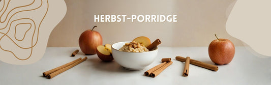 Schüssel mit Porridge, Äpfeln und Zimtstangen