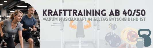 Zwei Menschen mittleren Alters trainieren mit Hanteln