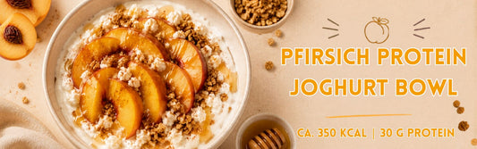 Proteinbowl mit Joghurt, Pfirsichen, Nüssen und Honig