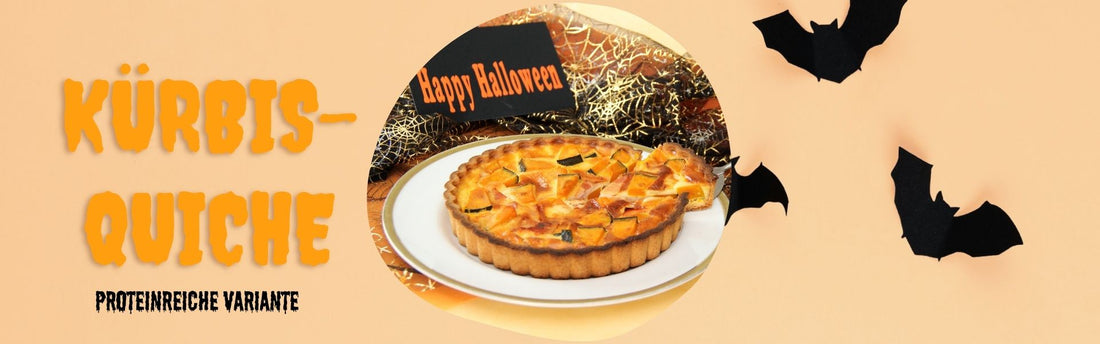 Kürbis-Quiche mit Halloweendekoration und Fledermäusen